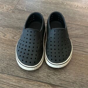 Size C10 Natives in black